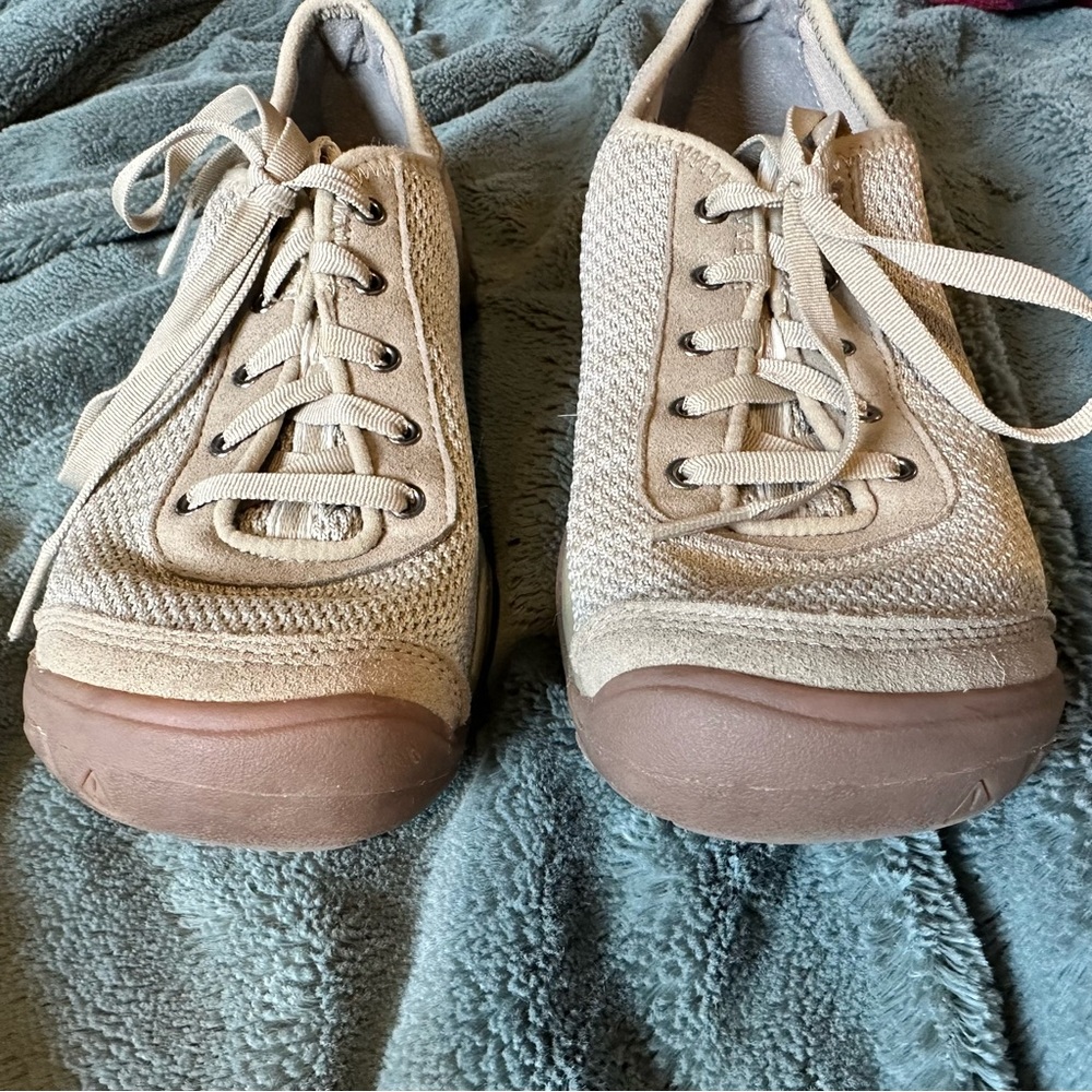 Keen Women’s Shoes 9